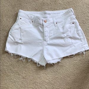 Levi distressed modern shorts